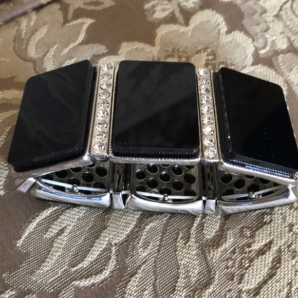 Jewelry - Picture 5 of 8